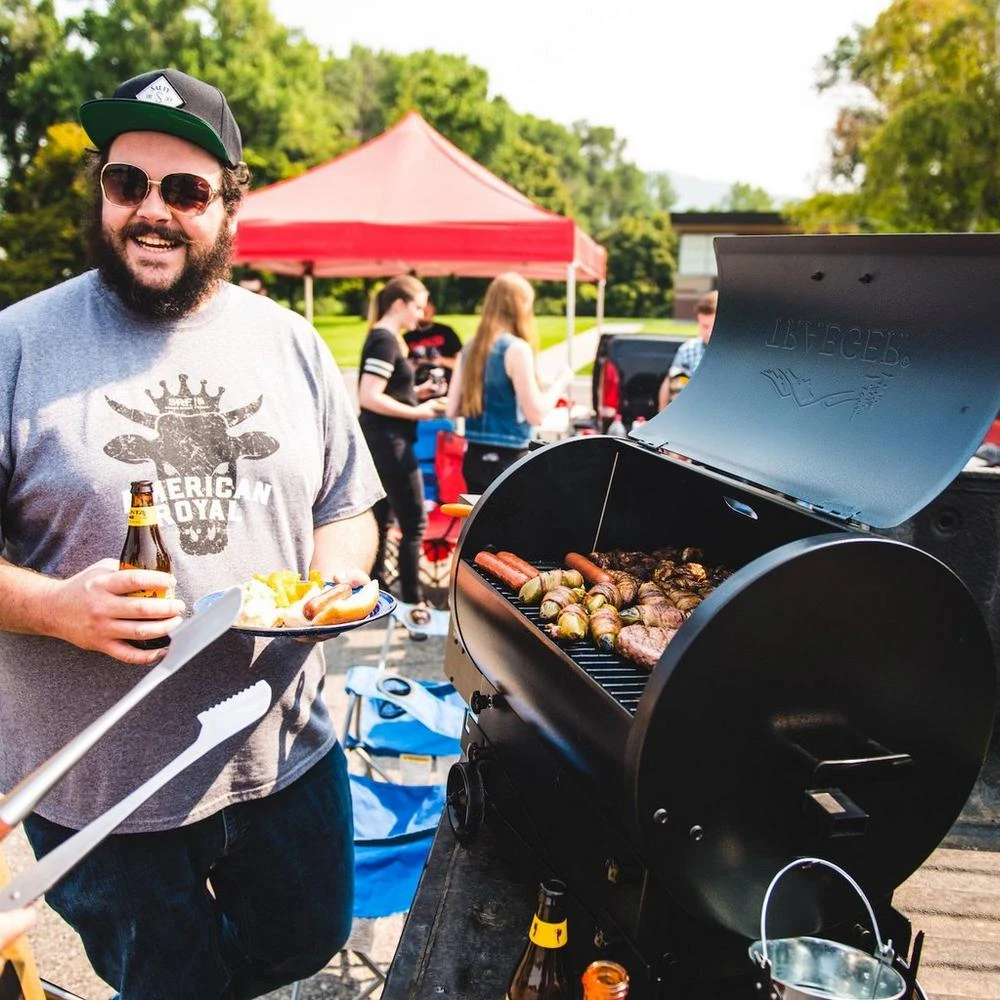 TRAEGER PORTABLE TAILGATER PELLET GRILL 4 TRAEGER PORTABLE TAILGATER PELLET GRILL