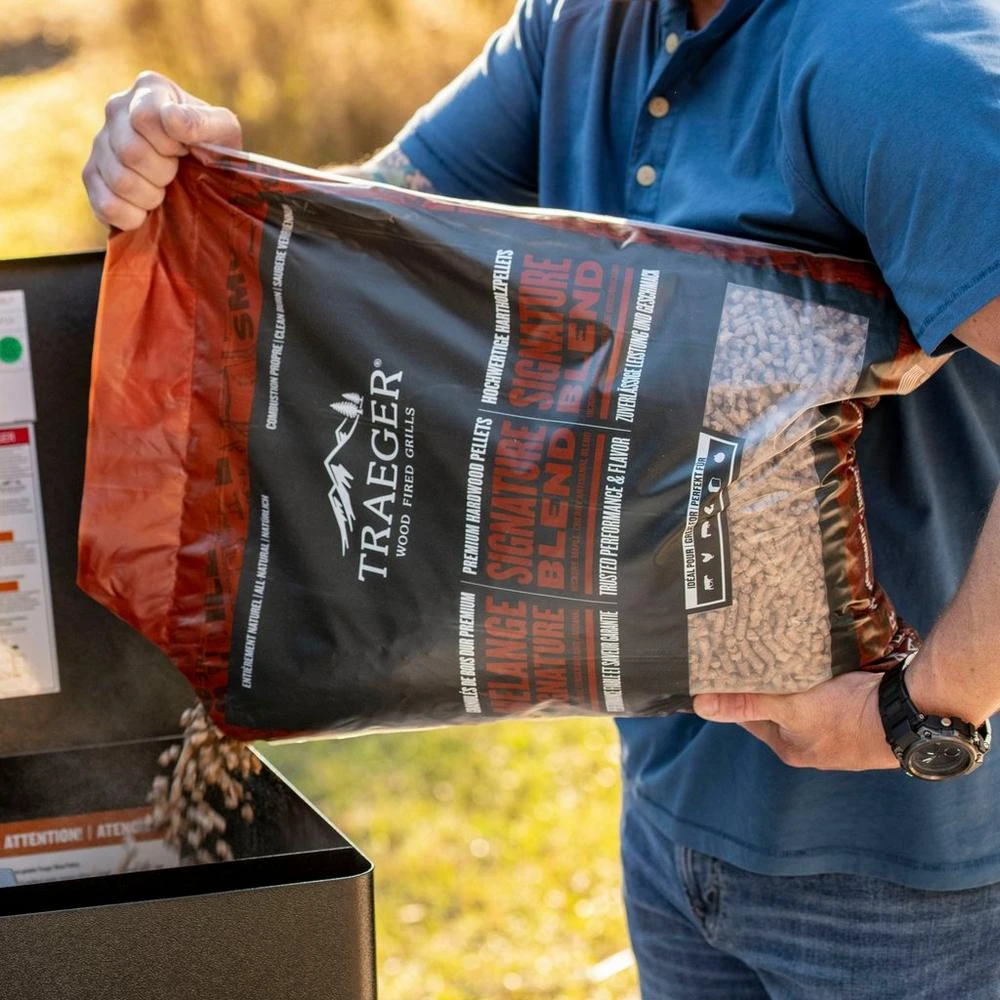 TRAEGER SIGNATURE BLEND BBQ WOOD PELLETS 4 TRAEGER SIGNATURE BLEND BBQ WOOD PELLETS